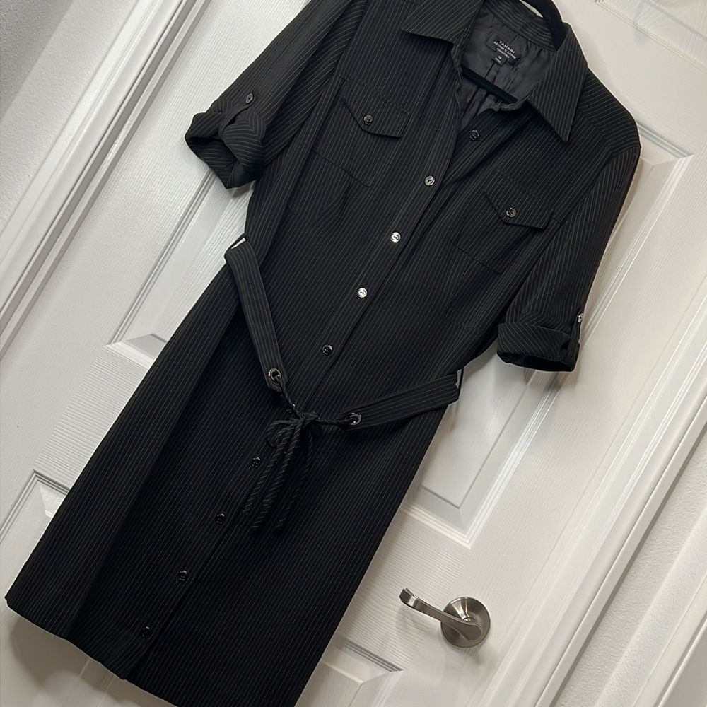 TAHARI Arthur S. Levine Essentials Button Down Mini Dress PinStripe. Size 10